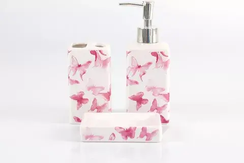Set de cerámica para el baño (Magneto, $400) 