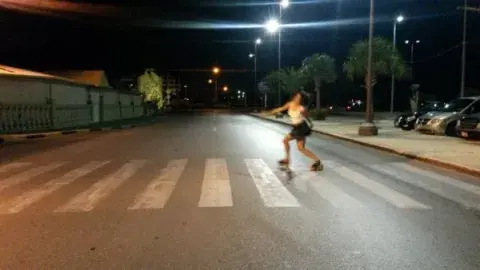 Salgo corriendo de vergüenza Salgo corriendo de vergüenza