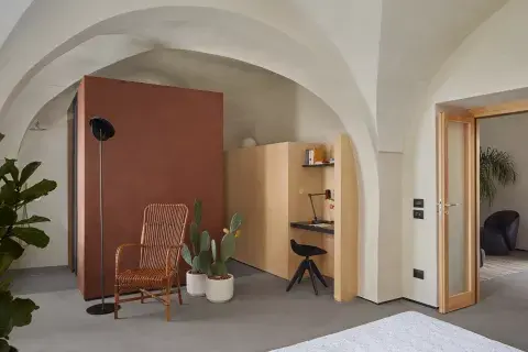 La estructura es típica de la arquitectura siciliana, ya que combina el diseño contemporáneo con elementos artesanales locales y hechos a mano. La estructura es típica de la arquitectura siciliana, ya que combina el diseño contemporáneo con elementos artesanales locales y hechos a mano.