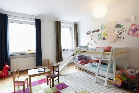 Complementar los ambientes con textiles en colores neutros o con diseños sencillos