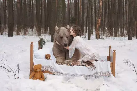 Stephen es el nombre del oso pardo que pesa 650 kilos apróximadamente Stephen es el nombre del oso pardo que pesa 650 kilos apróximadamente
