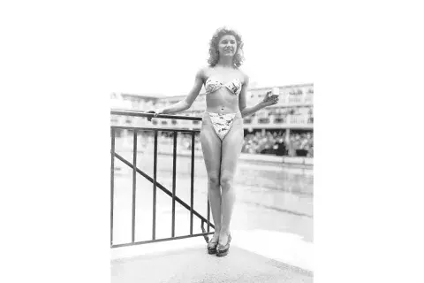 Micheline Bernardini fue la primera en modelar una bikini Micheline Bernardini fue la primera en modelar una bikini