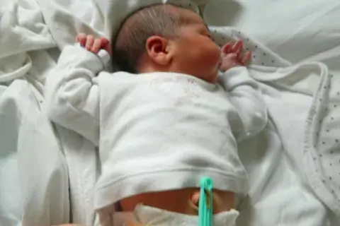 Anabella Agüero: En mis brazos su cuerpito largo y caliente, su llanto y la felicidad Anabella Agüero: En mis brazos su cuerpito largo y caliente, su llanto y la felicidad