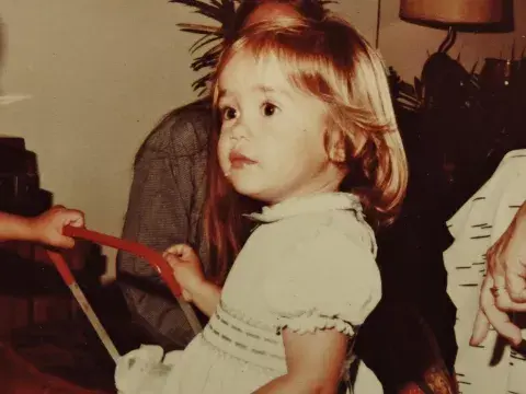De nena. Ya jugaba a la mamá. De nena. Ya jugaba a la mamá.