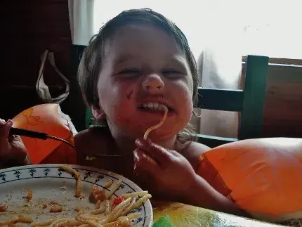 Lupe, fanática de sus bracitos y de la comida de Yanina Lupe, fanática de sus bracitos y de la comida de Yanina