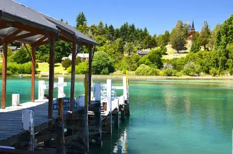 Bariloche, una de las ciudades para disfrutar una cerveza al pie del lago Bariloche, una de las ciudades para disfrutar una cerveza al pie del lago