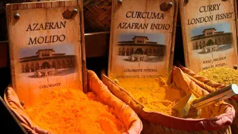 La cúrcuma puede venderse a granel, al igual que otras especias La cúrcuma puede venderse a granel, al igual que otras especias