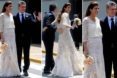 El vestido que usó para su boda de civil era un dos piezas de la firma El Camarín El vestido que usó para su boda de civil era un dos piezas de la firma El Camarín