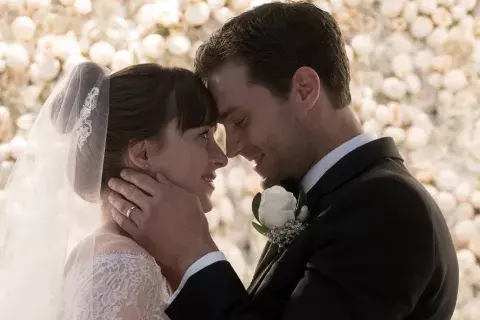 En la tercera entrega, Anastasia y Mr Grey dan el sí En la tercera entrega, Anastasia y Mr Grey dan el sí