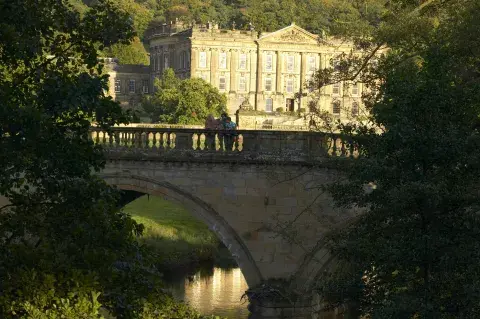 El castillo de Chatsworth. Inspiró a Jane Austen para describir Pemberley, la mansión de Mr. Darcy El castillo de Chatsworth. Inspiró a Jane Austen para describir Pemberley, la mansión de Mr. Darcy
