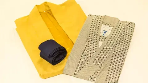 La yukata y el abrigo para la cena
