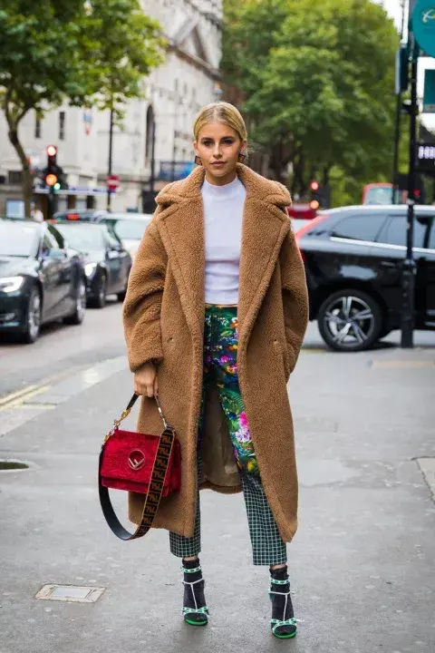 Se vino el frío y las prendas y los accesorios teddy style son lo último. Se vino el frío y las prendas y los accesorios teddy style son lo último.