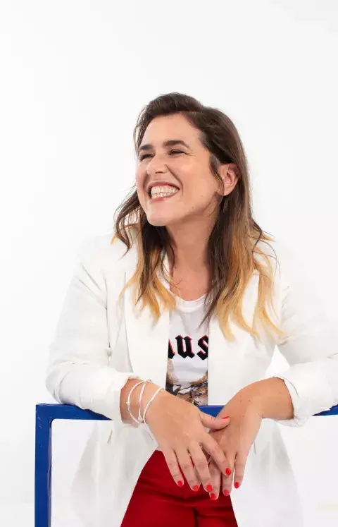 Saco (Awada, $6250), remera (Paula Cahen D’anvers, $1250), Jean (Markova. $2980), pulseras (Pandora. $6590, $10.300 y $6590), zapatillas (Blaquè, $3349). Saco (Awada, $6250), remera (Paula Cahen D’anvers, $1250), Jean (Markova. $2980), pulseras (Pandora. $6590, $10.300 y $6590), zapatillas (Blaquè, $3349).