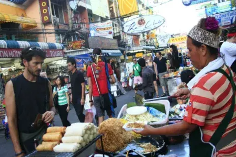 Pad-Thai en Tailandia. Foto: Magia en el Camino. Pad-Thai en Tailandia. Foto: Magia en el Camino.