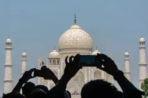 Taj Mahal, en Agra, es el monumento más icónico de India Taj Mahal, en Agra, es el monumento más icónico de India