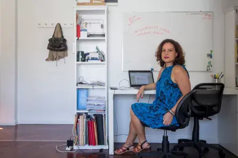 Diana Llorente viene de Barcelona por 20 días, intercambió su departamento con una argentina, que ahora está en su casa Diana Llorente viene de Barcelona por 20 días, intercambió su departamento con una argentina, que ahora está en su casa