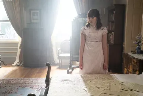 Claudia Jessie como Eloise Bridgerton. Foto: Cr. Liam Daniel/Netflix © 2022 Claudia Jessie como Eloise Bridgerton. Foto: Cr. Liam Daniel/Netflix © 2022