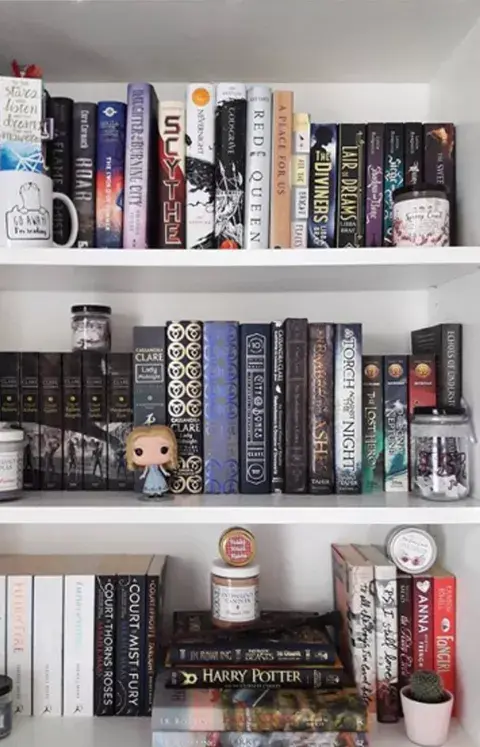 Una típica #shelfie de libros. Una típica #shelfie de libros.