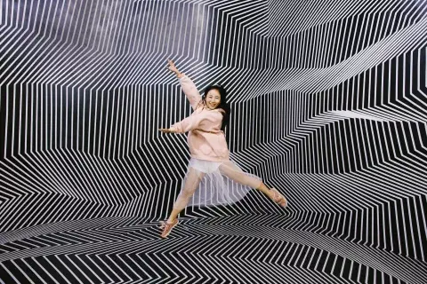 El Museo de las Selfies de Hollywood ofrece salas llenas de juegos ópticos y selfie-spots para que cada uno juegue a ser influencer. El Museo de las Selfies de Hollywood ofrece salas llenas de juegos ópticos y selfie-spots para que cada uno juegue a ser influencer.