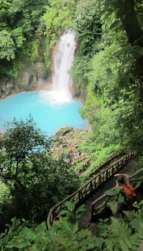 Cascada del río Celeste, en el Parque Nacional Volcán Tenorio