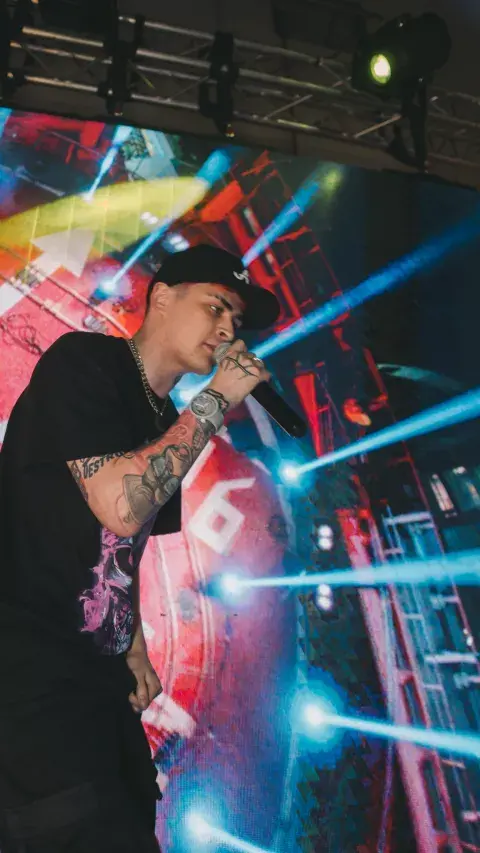 El cantante Lit Killah, nueva
imagen de Style Plus, se presentó en vivo durante la apertura del local. El cantante Lit Killah, nueva
imagen de Style Plus, se presentó en vivo durante la apertura del local.