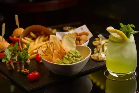 Un after más para comer que para beber, ideal si necesitas recuperar energías Un after más para comer que para beber, ideal si necesitas recuperar energías