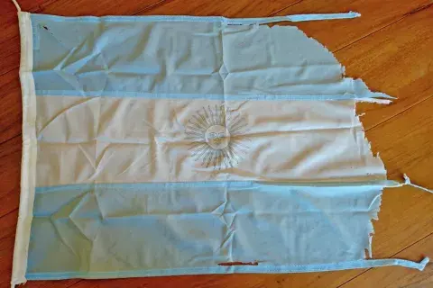 La tercera y última bandera que sobrevivió a las tormentas del océano La tercera y última bandera que sobrevivió a las tormentas del océano