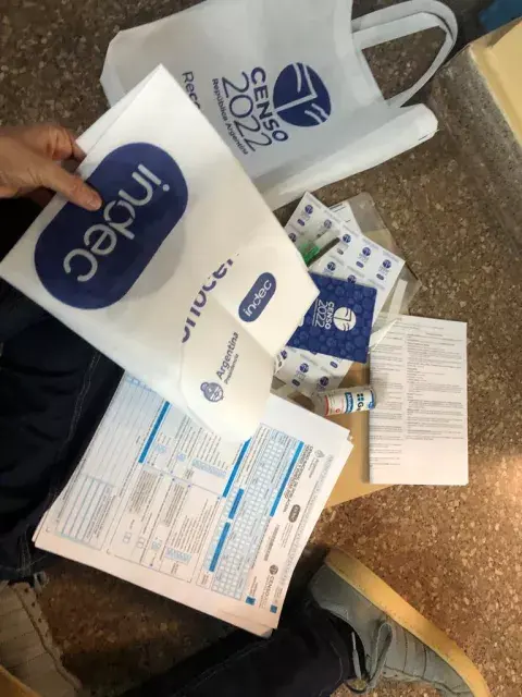 Planillas, sobres, stickers, credencial, pechera, alcohol en gel y útiles: el kit del censista Planillas, sobres, stickers, credencial, pechera, alcohol en gel y útiles: el kit del censista