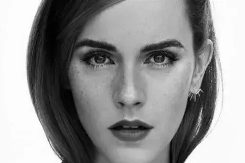 Emma Watson comparte su estante de libros de temáticas feministas Emma Watson comparte su estante de libros de temáticas feministas
