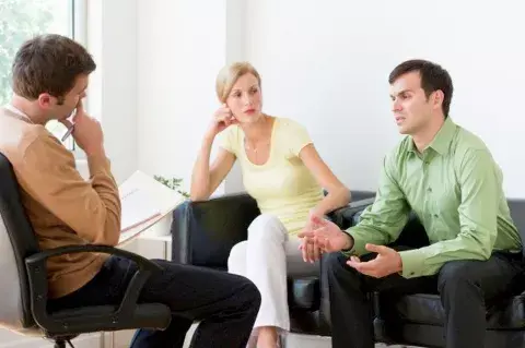 Durante la sesión nos conectamos con el sentir más profundo, no con la crítica, el juicio o la opinión sobre el otro. Durante la sesión nos conectamos con el sentir más profundo, no con la crítica, el juicio o la opinión sobre el otro.