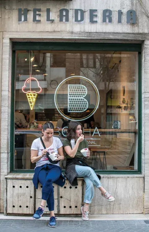 Rosario es la capital nacional del helado artesanal, con más de 70 fábricas propias. Rosario es la capital nacional del helado artesanal, con más de 70 fábricas propias.