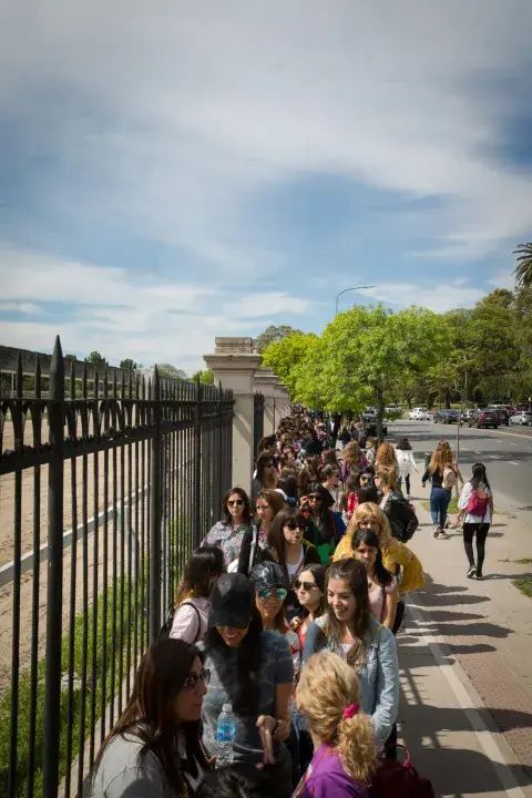 Cola para entrar: más de 10.000 mujeres se sumaron al evento femenino más grande del país. Cola para entrar: más de 10.000 mujeres se sumaron al evento femenino más grande del país.