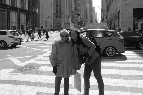 Vero Mariani, 35 años, y Rosanna, 88 años Vero Mariani, 35 años, y Rosanna, 88 años