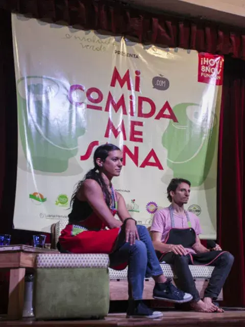 Luana Hervier y Sebastián Delfino escuchan atentos Luana Hervier y Sebastián Delfino escuchan atentos