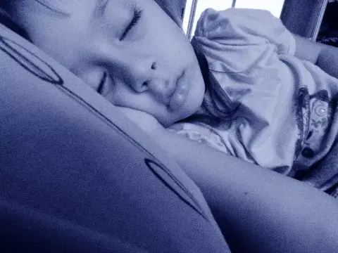 No me cansaría jamás de verlas dormir No me cansaría jamás de verlas dormir