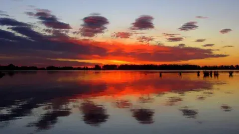 La laguna domina las mejores panorámicas en esta ciudad a 210 km de Buenos Aires