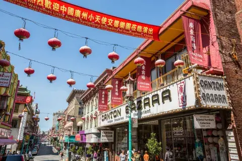 San Francisco es una ciudad con una gran diversidad cultural. San Francisco es una ciudad con una gran diversidad cultural.