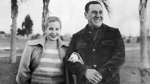 Al casarse con Juan Domingo Perón, su vida actoral fue transformada en una carrera política Al casarse con Juan Domingo Perón, su vida actoral fue transformada en una carrera política