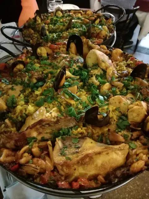 Los imperdibles de El faro de Vigo: la tortilla de papa, la paella con mariscos y pollo y de postre la natilla Los imperdibles de El faro de Vigo: la tortilla de papa, la paella con mariscos y pollo y de postre la natilla