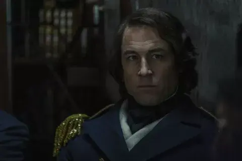 Tobias Mendiez como Comandante James Fitzjames en The Terror Tobias Mendiez como Comandante James Fitzjames en The Terror