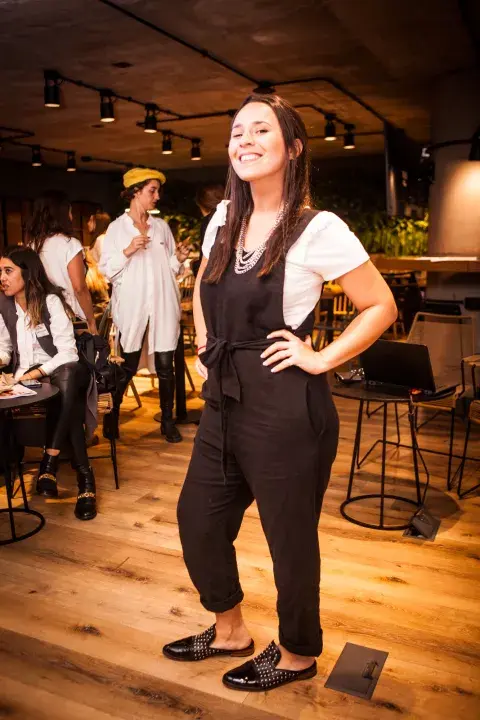 Ale Leguizamón es la cara detrás de @mamaemprendearg. Es publicista y coach y da talleres para emprendedoras. Ale Leguizamón es la cara detrás de @mamaemprendearg. Es publicista y coach y da talleres para emprendedoras.
