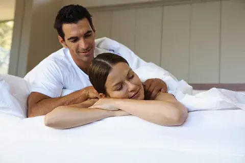 Tomate un tiempo con tu pareja para hacerse masajes mutuamente Tomate un tiempo con tu pareja para hacerse masajes mutuamente