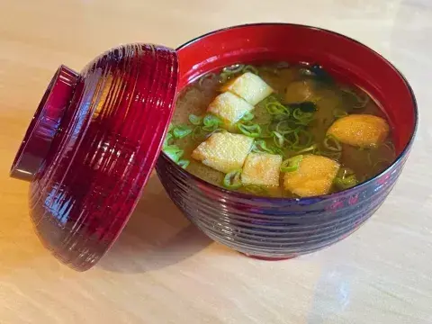 Con sabores tradicionales de la cocina japonesa. Foto: Nozomi Con sabores tradicionales de la cocina japonesa. Foto: Nozomi