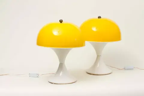 Lamparas hongo de pantalla amarilla (Tienda Bristol, $5400)