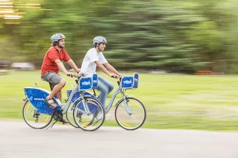 En el Parque San Martín se pueden alquilar bicicletas (50 pesos por hora)