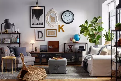 Muebles de hierro combinados con madera y variedad de objetos de diseño Muebles de hierro combinados con madera y variedad de objetos de diseño