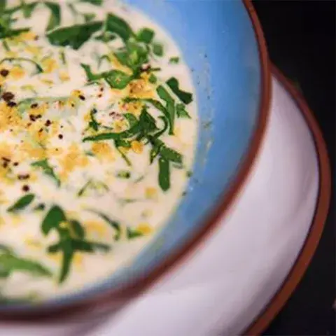 Sopa de coco Thai por Máximo Cabrera. La receta la encontrás en la web de Crudo Sopa de coco Thai por Máximo Cabrera. La receta la encontrás en la web de Crudo