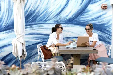 el 1 hotels, no hace falta alojarse para disfrutar de sus murales y la vista al mar el 1 hotels, no hace falta alojarse para disfrutar de sus murales y la vista al mar