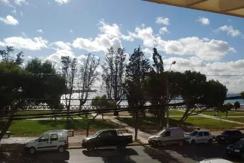 Escribo desde el café de un hotel, con esta vista hermosa