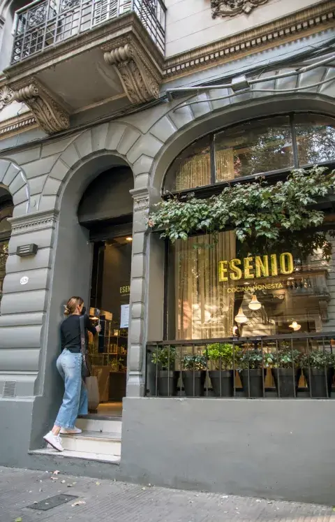 Esenio y su fachada NY style. Esenio y su fachada NY style.